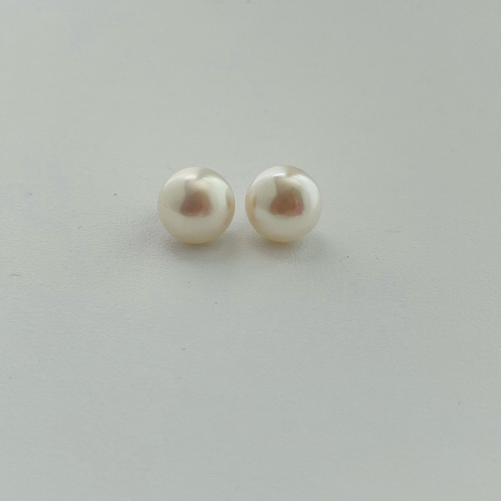 South Sea 🐳 Button Pearl Studs